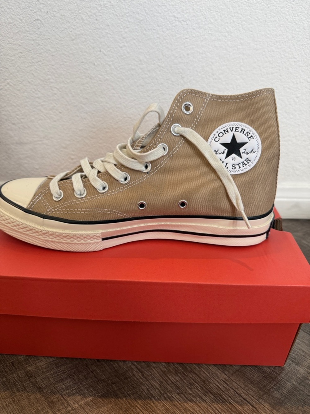 Converse Chuck Taylor’s with box - Picture 5 of 7